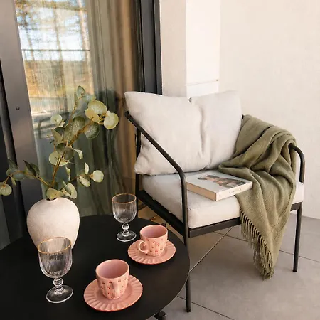 Feel-good Retreat - Stylish - Right By The Sea